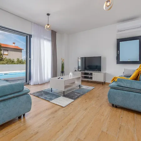Miki Zadarvillas * Biograd Na Moru