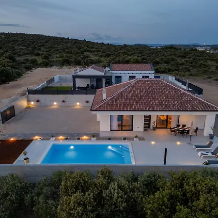 Miki Zadarvillas