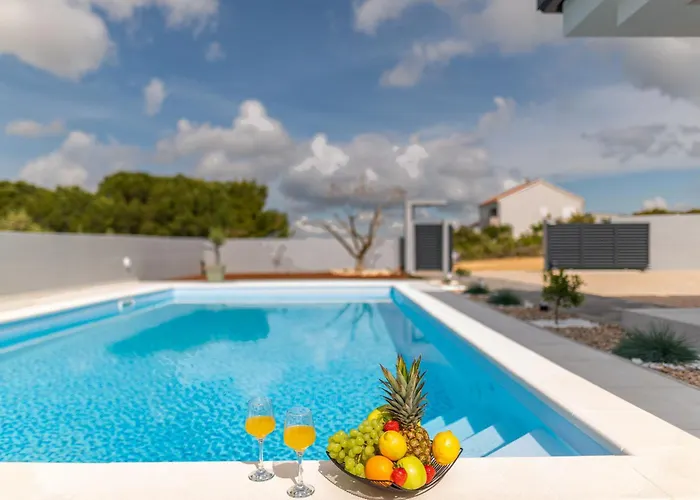 Miki Zadarvillas * Biograd na Moru