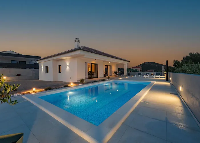 Miki Zadarvillas Biograd na Moru