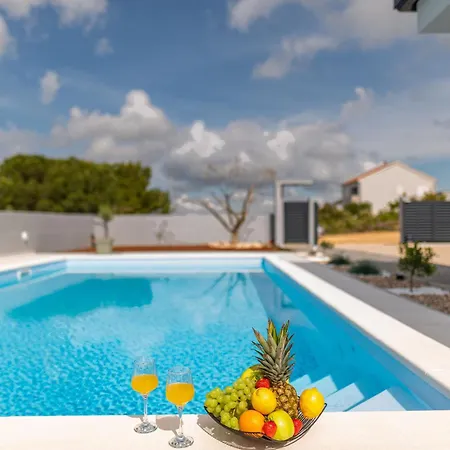 Miki Zadarvillas * Biograd Na Moru