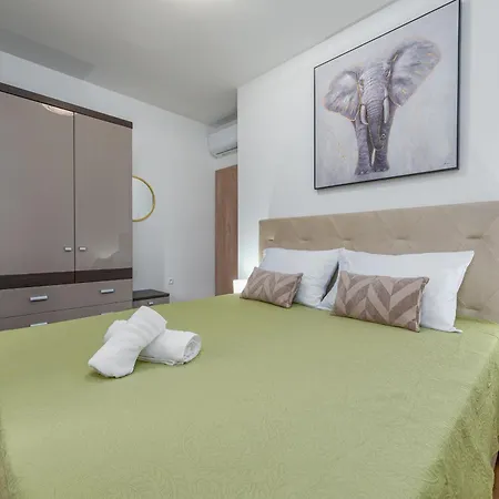 Miki Zadarvillas Villa *