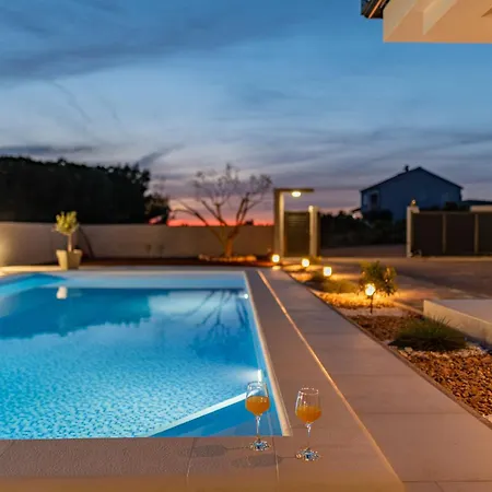 Miki Zadarvillas * Биоград-на-Мору