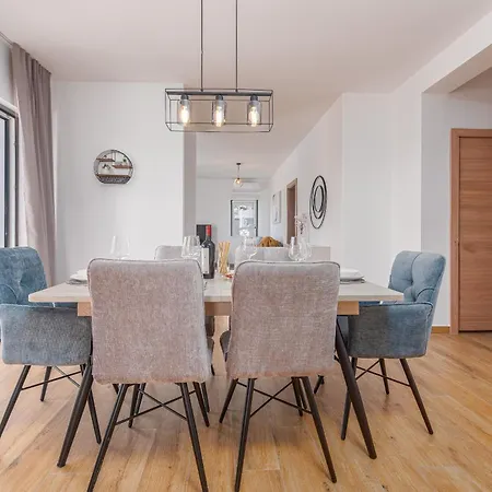 Miki Zadarvillas Вилла