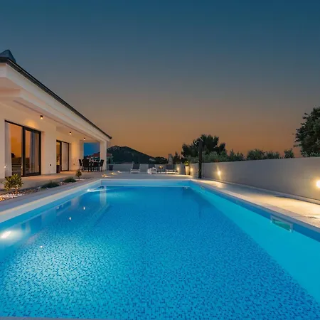 Miki Zadarvillas * Biograd Na Moru