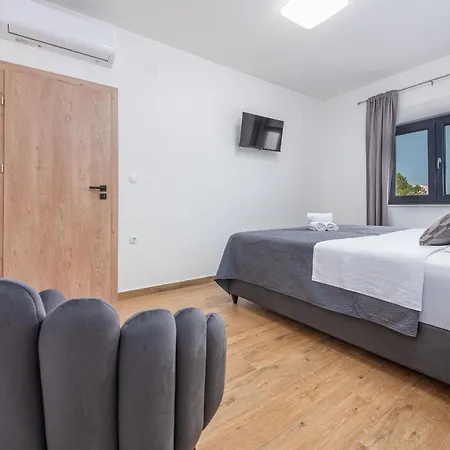 Miki Zadarvillas Biograd Na Moru